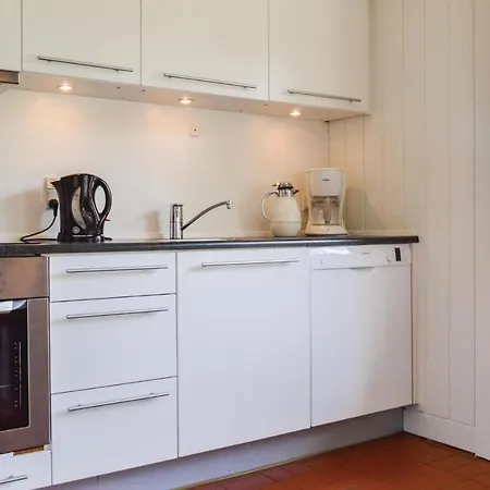 Two Bedroom Holiday In גיללייה