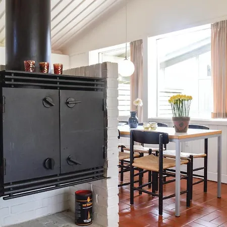 Two Bedroom Holiday In *